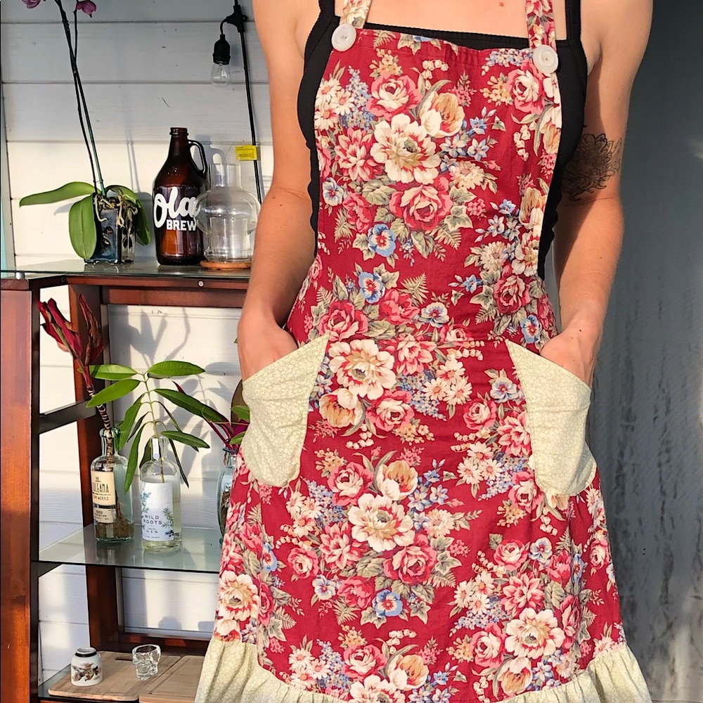 Floral double pocket apron